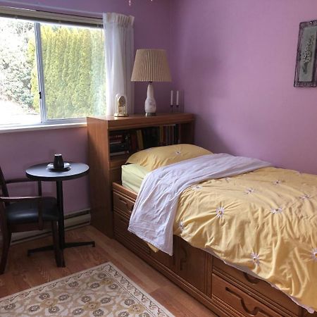 Hotel Honeysuckle House Coquitlam Zewnętrze zdjęcie